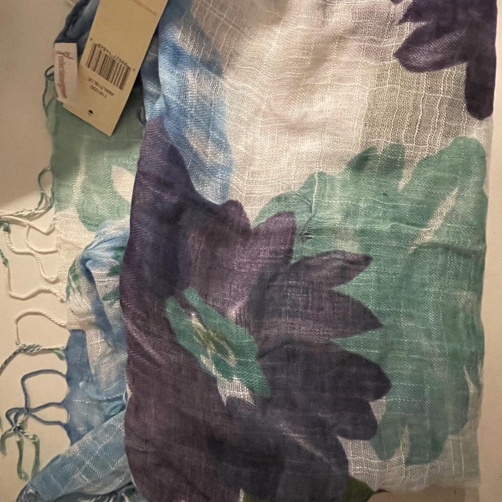 NWT floral scarf - Picture 6 of 7